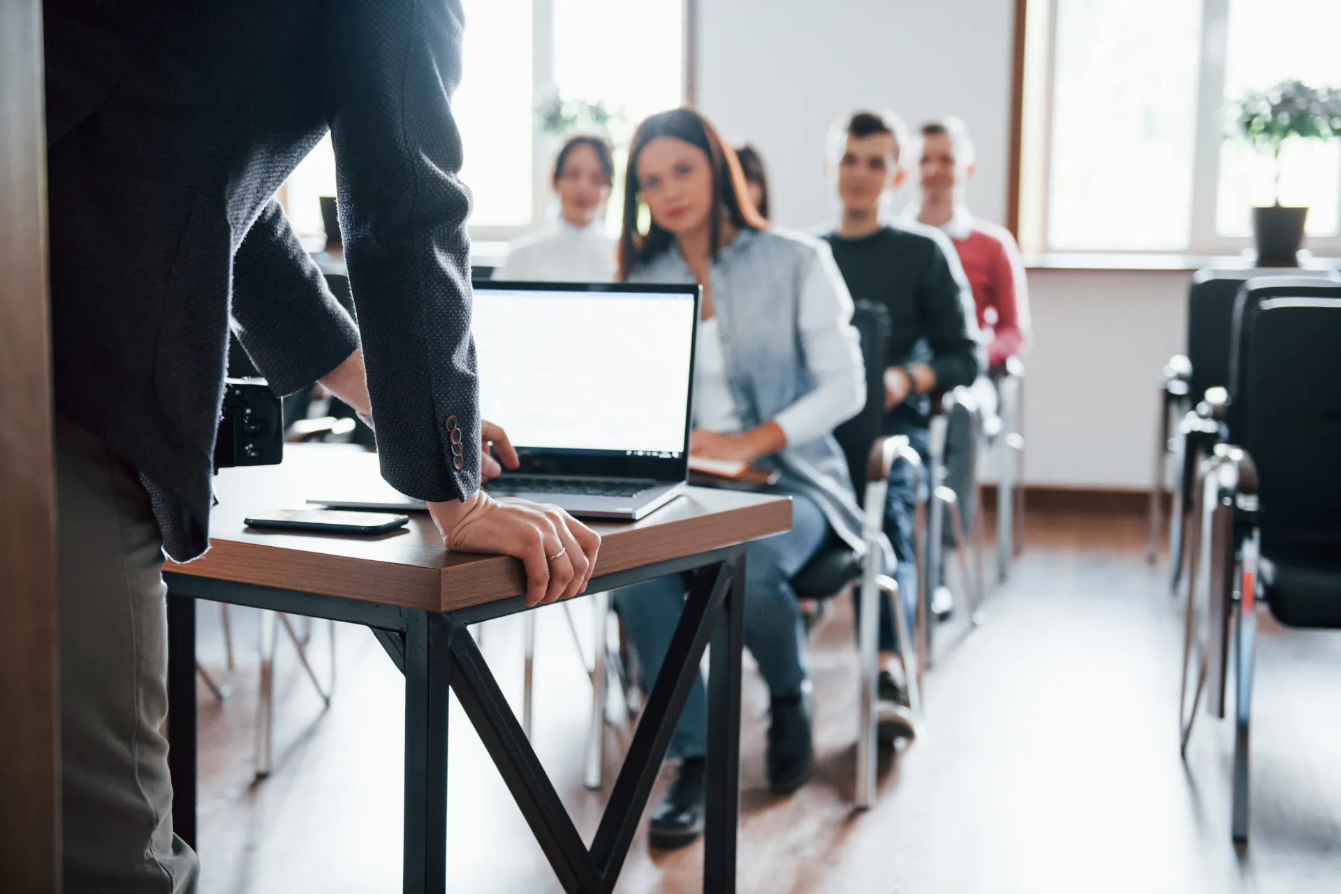 Partecipanti in aula durante un corso di formazione per aziende